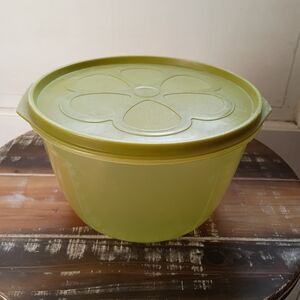 VTG Rubbermaid Lime Green Flower Power Food Storage Container & Lid 12 Cups USED